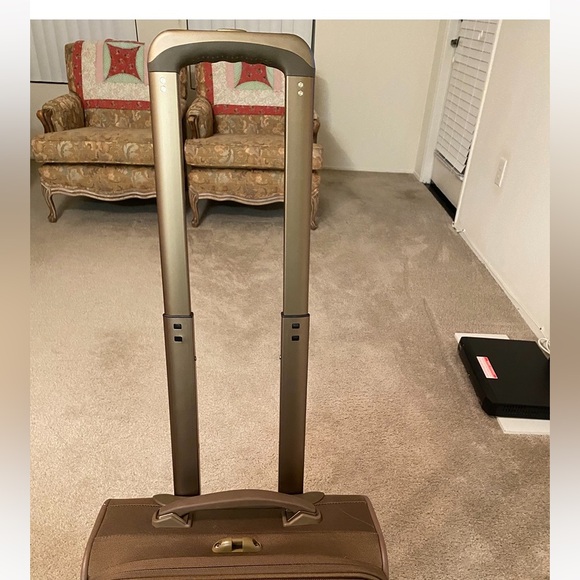 TravelPro Crew7 Light Brown 15 1/2W by 22L CARRY-ON MEDIUM LUGGAGE. - Picture 4 of 16